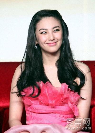 明星都是黑发吗,明星发色多样，黑发并非唯一选择