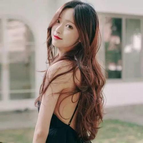 网红嘉欣卷发发型,打造网红同款，轻松变身时尚达人