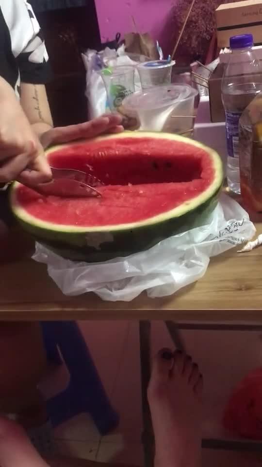 西安宿舍吃瓜,揭秘校园生活里的“瓜田”趣事