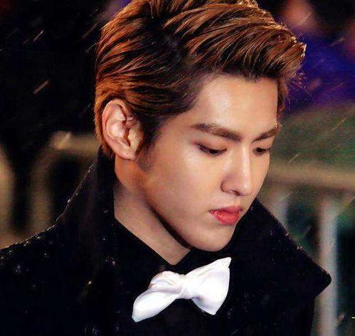 搜男明星照片,搜图揭秘帅气瞬间